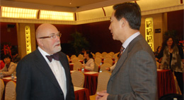 2011年10月韩德民和德国Klaus Vogt教授在北京国际鼻科学论坛